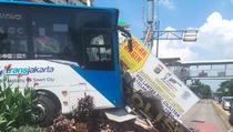 Bus Transjakarta Kecelakaan, Sopir Masih Diperiksa