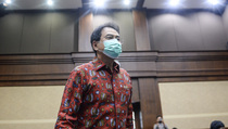Transfer Rp 200 Juta ke Eks Penyidik KPK, Azis Syamsuddin Mengaku Khilaf