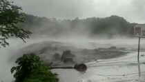 Dua Warga Terjebak Banjir Lahar Dingin Gunung Semeru
