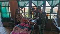 Satgas TNI Evakuasi Ibu Melahirkan di Puncak Jaya