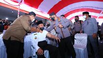 Tinjau Vaksinasi, Kapolri Saksikan Gubernur Maluku Utara Divaksin