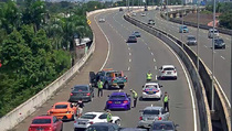 Akbar Rais Bantah Konvoi Mobil Mewah Berhenti di Tol Andara untuk Berfoto