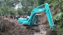 Jalur Alternatif Temanggung-Semarang Tertutup Longsor