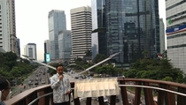 Anies Buka Operasional Jembatan Penyeberangan Phinisi