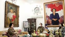 Megawati Terima Lifetime Achievement atas Keberhasilan Atasi Krisis Moneter 1998