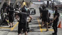 Hamilton Tertinggal 1,2 Detik dari Verstappen, Ada Apa dengan Tim Mercedes?