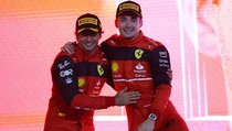 Bos Baru Ferrari Bantah Utamakan Leclerc Dibandingkan Sainz