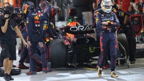 Gagal Finis di Bahrain, Red Bull Duga Ada Masalah yang Sama di Kedua Mobilnya