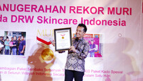 Bagi 50.000 Paket Sembako, DrW Skincare Cetak Rekor Muri