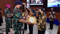Kasal Beri Penghargaan untuk 401 Purnawirawan Prajurit dan PNS TNI AL