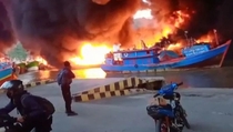 Sejumlah Kapal Nelayan di Dermaga Batere Cilacap Terbakar