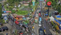Akhir Pekan, Jalur Puncak Bogor Macet oleh Wisatawan