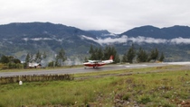 KKB Tebar Teror Tembakan di Bandara Aminggaru Puncak Papua