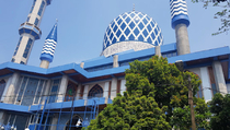 Masjid Al Azhar Sukses Kolaborasi Bagikan Hampers Ramadan