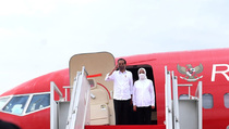 Presiden Jokowi dan Ibu Negara Mendarat di Jayapura