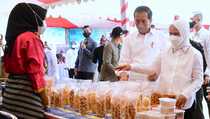 Tinjau Pameran UMKM di Wakatobi, Jokowi Beli Ini