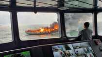 Bakamla Padamkan Kapal Terbakar di Karimun, 1 Orang Tewas