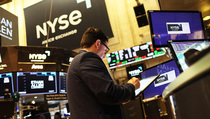 Wall Street Naik, S&P Catat Rekor Tertinggi pada 2023 Ditopang Data Ekonomi
