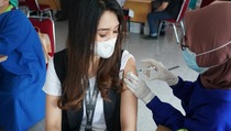 PPKM Resmi Dicabut, DPR: Vaksin Booster Harus Digenjot