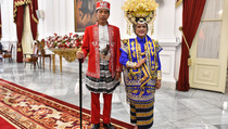 Jadi Inspektur Upacara, Jokowi Pakai Baju Adat Buton