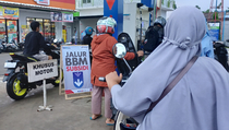 Jokowi Cek Langsung Penyaluran BLT BBM di Kepulauan Tanimbar
