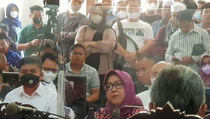 Merasa Difitnah, Ade Yasin Menangis Terisak di PN Bandung