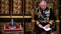Raja Charles Janji Ikuti Teladan Pelayanan Ratu Elizabeth