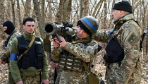 Militer Prancis Latih Pasukan Ukraina secara Rahasia