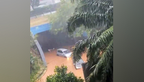 Jalan Protokol Kota Bekasi Digenangi Banjir Sedalam 50 Cm
