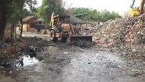 Sampah TPAS Burangkeng Longsor Tutup Akses Jalan Warga