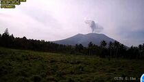 Gunung Ibu di Maluku Utara Lontarkan Abu Vulkanik Setinggi 800 Meter