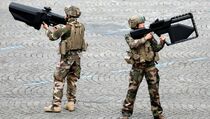 Prancis Bakal Latih 2.000 Tentara Ukraina untuk Lawan Rusia