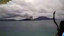 Gunung Anak Krakatau Erupsi Lontarkan Abu Setinggi 150 Meter