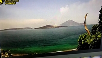 Asap dari Kawah Gunung Anak Krakatau Capai 100 Meter