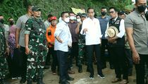 Gunakan Jalur Darat, Jokowi Temui Korban Gempa Cianjur