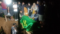 Isak Tangis Iringi Pemakaman Korban Gempa Cianjur