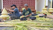 Janur Pernikahan Kaesang Hiasi Jalanan Menuju Pura Mangkunegaran
