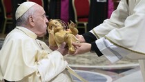 Misa Malam Natal di Vatikan, Paus Fransiskus Angkat Tema Keserakahan