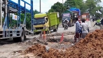 Ratusan Kendaraan Terjebak Macet di Jalinsum Tulang Bawang