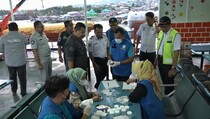 BNNP Maluku Utara Tes Urine Nakhoda dan Awak Kapal