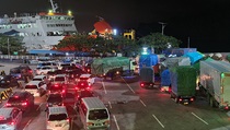 Pelabuhan Merak Masih Dipadati Kendaraan Pribadi dan Truk