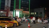 Gempa Jayapura, Pasien Dirawat di Halaman Parkir RSUD Dok II