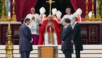 Puluhan Ribu Pelayat Berkumpul untuk Pemakaman Mantan Paus Benediktus