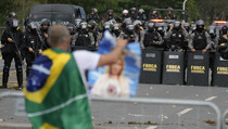 Brasil Rusuh, 400 Pendukung Radikal Bolsonaro Ditangkap