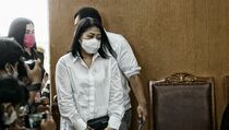 Putri Tak Habis Pikir Dituding sebagai Perempuan Tua Pembohong