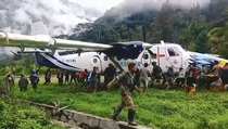 Pesawat SAM Air Pecah Ban dan Tergelincir di Bandara Pattimura Telah Dievakuasi