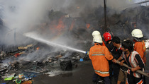 Rp400 Juta Uang Arisan Pedagang Kramat Jati Terbakar