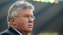 Guus Hiddink Pensiun Akhir Musim ini