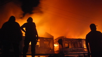 Malam ini, Gudang Kertas Ludes Terbakar di Pulo Gadung