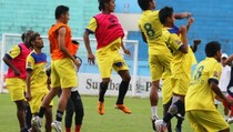 Arema Indonesia Bantai Persidafon Dafonsoro